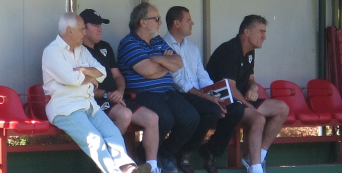 Diretoria do São Paulo em treino (Foto: Marcelo Hazan)