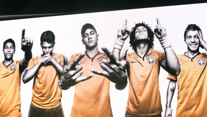 camisa Seleo Brasileira apresentao jogadores (Foto: Cintia Barlem)