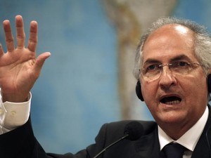 Ledezma é preso em Caracas (Foto: REUTERS/Roberto Jayme)