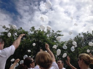 Ao fim da passeata, balões brancos foram solto no ar em homenagem a estudante e outras vítimas de violência em Porto Velho (Foto: Vanessa Vasconcelos/G1)