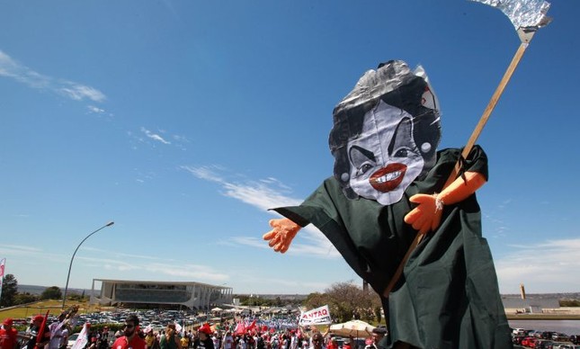 O fantasma de Dilma (Foto: Givaldo Barbosa)