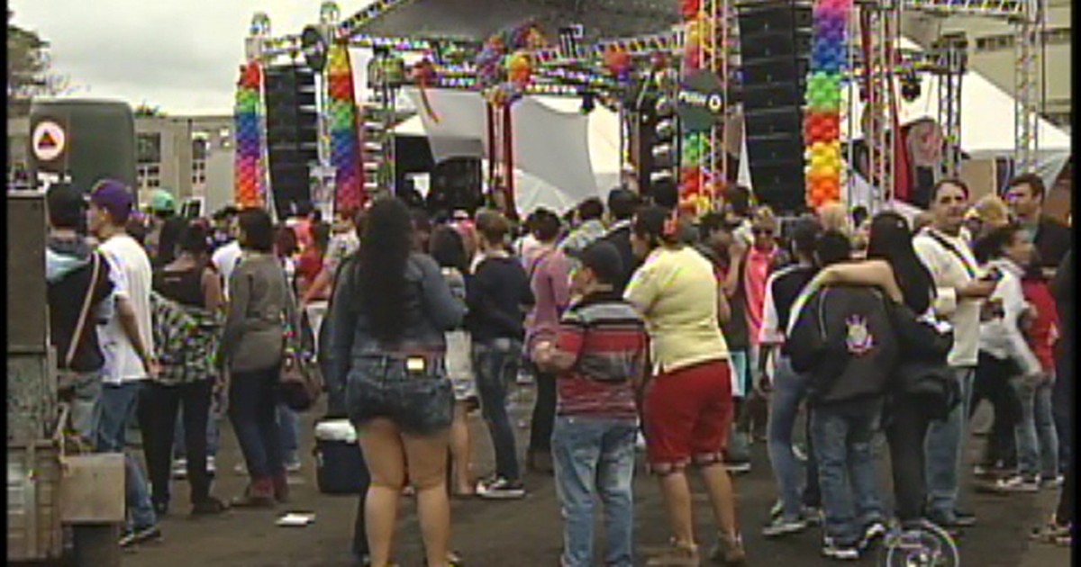G Parada Gay reúne centenas de pessoas em Rio Preto SP notícias em Rio Preto e Araçatuba