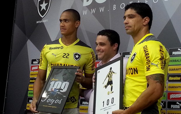 Renan e Renato botafogo 100 jogos (Foto: Thales Soares) Renan e Renato botafogo 100 jogos (Foto: Thales Soares)