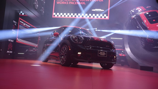 Mini John Cooper Works Paceman é estrela no estande da marca (Foto: AFP)