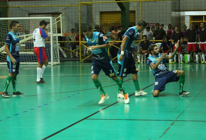 Curaçá se garante na terceira fase da Copa TV Grande Rio de Futsal (Foto: Magda Lomeu)