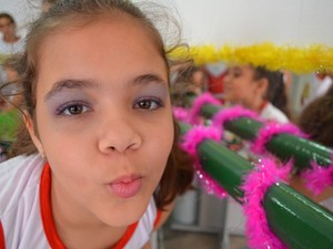 Rafaela já fez mais de 20 vídeos com tutoriais de maquiagem (Foto: Marina Fontenele/G1 SE)