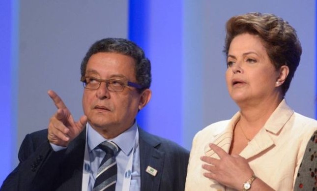 João Santana orienta a presidente Dilma, então candidata à reeleição, antes de debate da TV Globo,02/10/2014