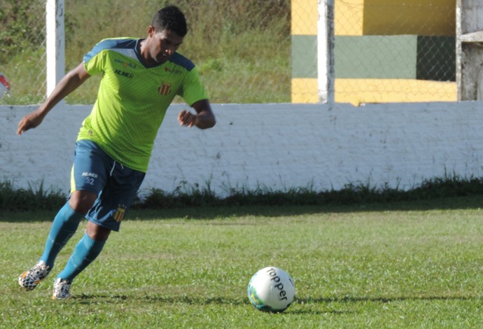Rayllan deve formar meio-campo com Diogo Orlando e Enercino (Foto: Sampaio / Divulgação)