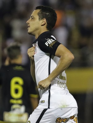 Perto de renovar, Rodriguinho supera dor e ganha pontos no Corinthians