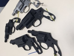 Armas foram apreendidas em operação (Foto: Polícia Civil/Divulgação)