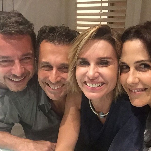 Paula Burlamaqui e Guilhermina Guinle com amigos em festa (Foto: Instagram/ Reprodução)