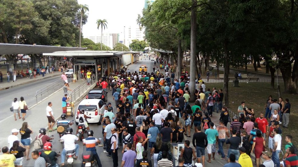 Segundo a organiza&ccedil;&atilde;o do ato, 3 mil pessoas participam da Marcha da Fam&iacute;lia (Foto: Marina Meireles/G1)