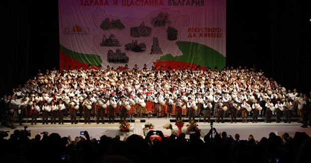 Bulgária põe 333 pessoas tocando gaita-de-foles simultaneamente (Foto: Reuters)