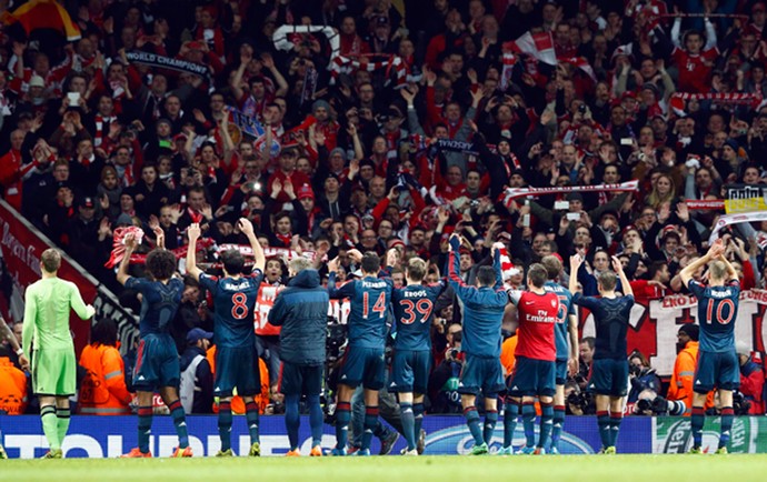 Comemoração Arsenal x Bayern (Foto: Reuters)