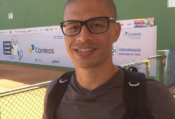 Ex-Seleção e fã de tênis, Alex torce pela filha no Circuito Juvenil, em Natal