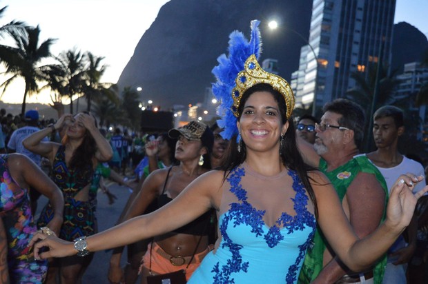 Madelayne Cavalcanti em último ensaio da Rocinha na praia de São Conrado  (Foto: Divulgação)