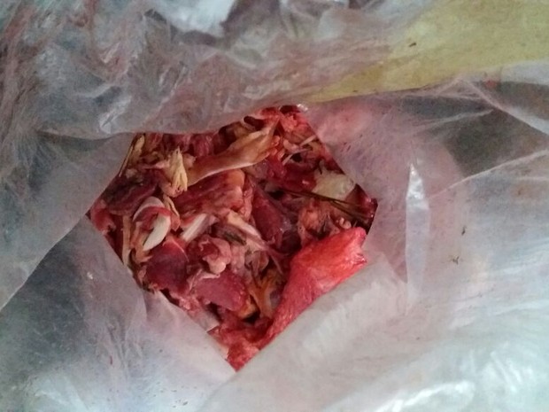 Polícia investiga se carne vendida no local era vencida (Foto: Reprodução/TV TEM)