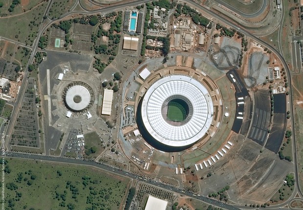 O Estádio Mané Garrincha, em Brasília, é a segunda arena mais importante da Copa. Lá serão disputadas sete partidas, entre fase de grupos (Brasil x Camarões), oitavas, quartas e a disputa do 3º lugar (Foto: Divulgação/Airbus Defence & Space)