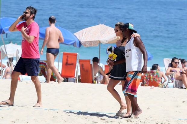Fernanda Lima curte praia no RJ (Foto: André Freitas / AgNews)