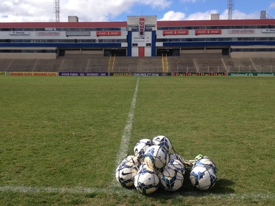 Estádio Durival Britto e Silva, a Vila Capanema (Foto: Monique Silva)