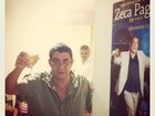 Zeca Pagodinho recebe famosos e brinda no camarim antes de show