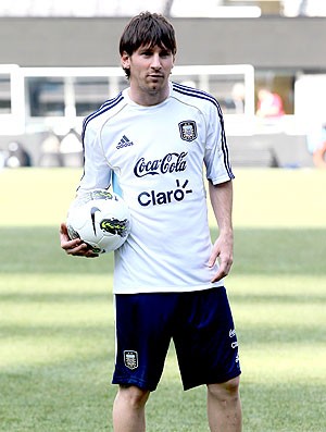 Messi no treino da seleção da Argentina (Foto: AP)