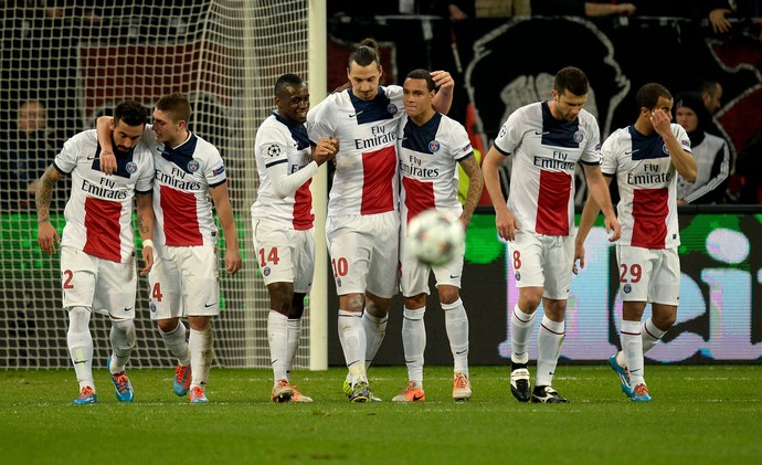 Comemoração Leverkusen x PSG (Foto: AFP)