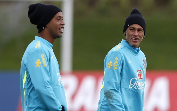 Neymar ronaldinho gaucho brasil treino (Foto: Agência Reuters)