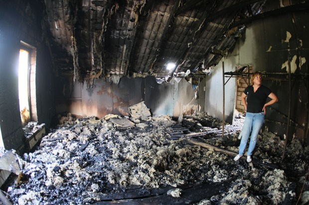 Prédio em Donetsk foi destruído durante combates entre separatistas e o governo ucraniano. (Foto: Alexander Khudoteply/AFP)