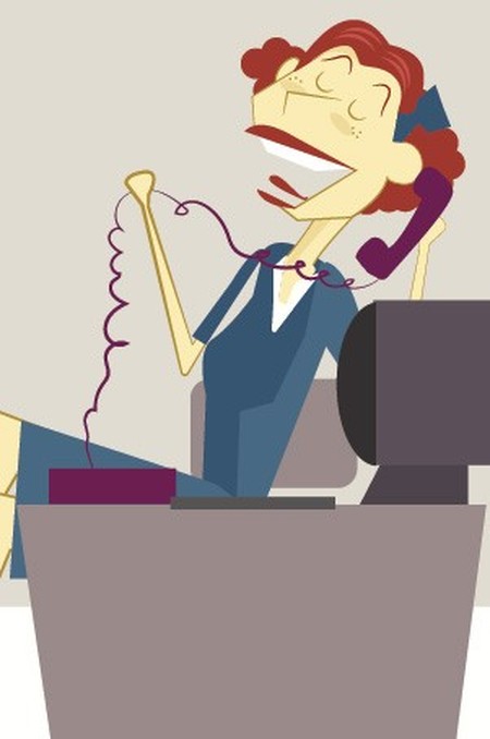 Profissionais que falam alto ao telefone podem atrapalhar os colegas de trabalho (Foto: Arte/G1)