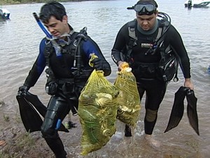 G Mergulhadores limpam represa em Sacramento MG notícias em Triângulo Mineiro