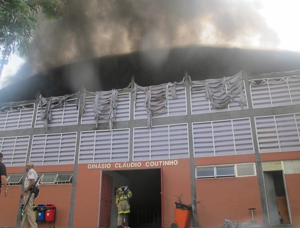flamengo incêndio (Foto: Alexander Grünwald/Globoesporte.com)