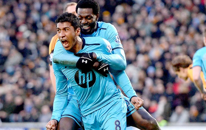paulinho_tottenham_reu_95.jpg