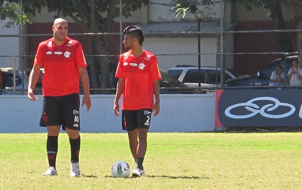 Adriano e Léo Moura treino Flamengo (Foto: Richard Souza / Globoesporte.com)