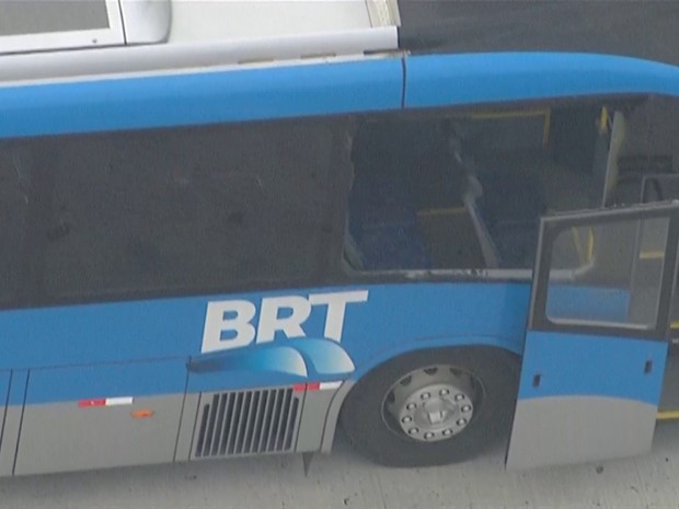 Bombeiros do quartel de Campinho foram acionados (Foto: Reprodução/ TV Globo)