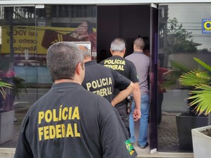 Operação Enredados cumpre mandados no Sindipi em Itajaí (Foto: Luiz Souza/ RBS TV)