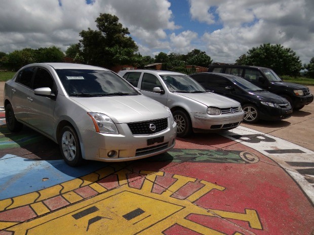 Carros repatriados serão periciados e devolvidos aos donos e seguradoras (Foto: Victor Viegas/Jornal Capital do Pantanal)