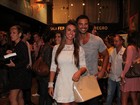 Nicole Bahls reencontra ex-namorado em estreia de peça no Rio