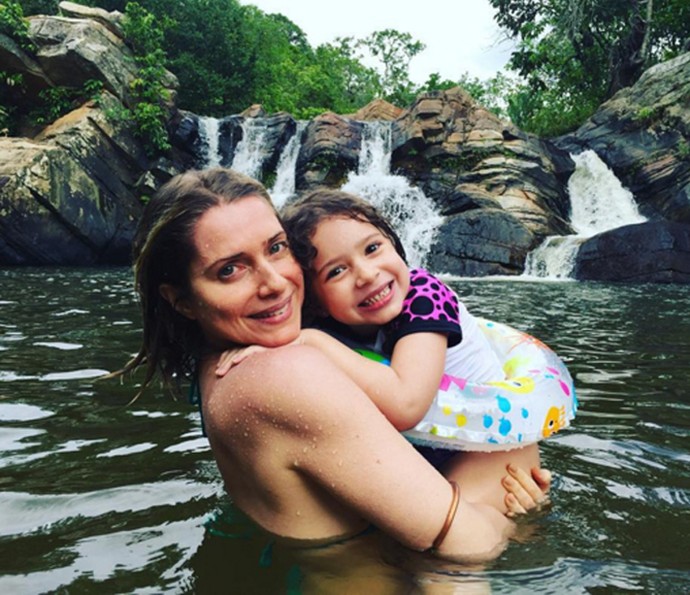 Letícia Spiller se diverte com a filha Stella (Foto: Arquivo pessoal)