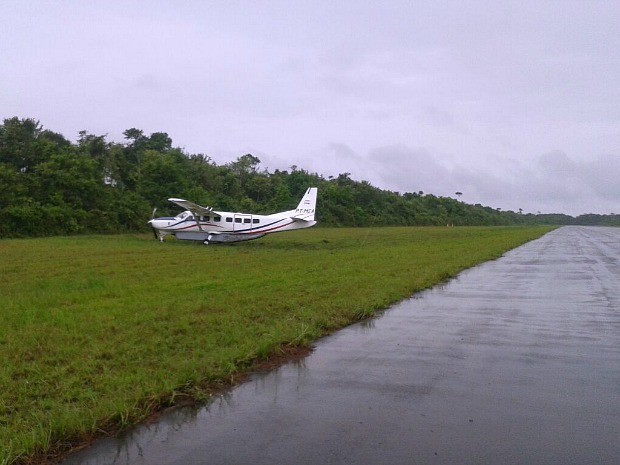 [Brasil] Pneu estoura e aeronave sai da pista ao aterrissar em aeroporto no AM Aviao3