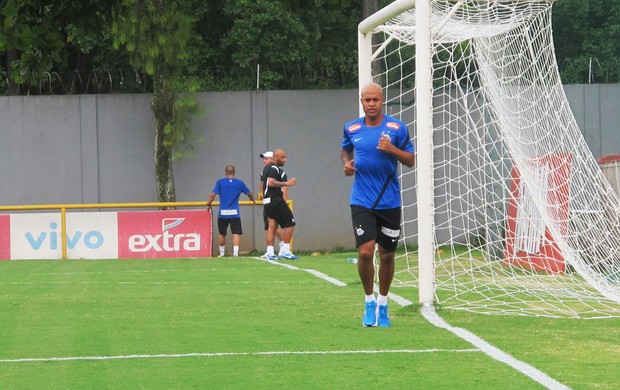 Marcos Assunção treino Santos (Foto: Marcelo Hazan)