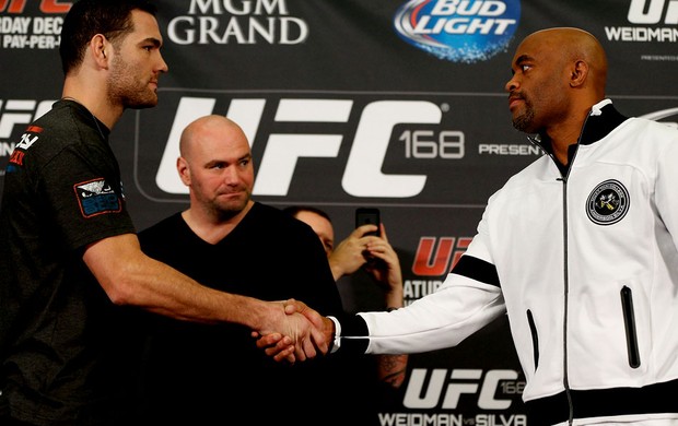  UFC 168 Chris Weidman e Anderson Silva (Foto: Agência Getty Images)