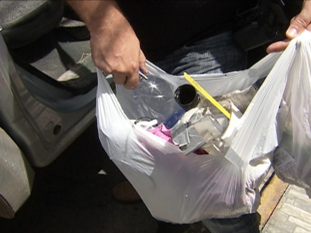 Materiais encontrados em agência bancária em Belo Jardim, Pernambuco (Foto: Reprodução/ TV Asa Branca) Materiais encontrados em agência bancária em Belo Jardim, Pernambuco (Foto: Reprodução/ TV Asa Branca)