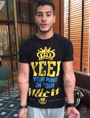 Arthur Aguiar Faz Primeiras Tatuagens E Diz Que Quer Mais Tres Desejo De Longo Tempo Bastidores Gshow Uma cruz ou uma linha reta eram tatuadas sobre o antebraço ou na parte de cima do braço. gshow globo