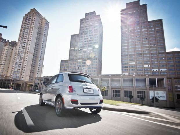 Fiat 500 Sport e Cabrio recebem transmissão automática com novo ajuste (Foto: Divulgação)