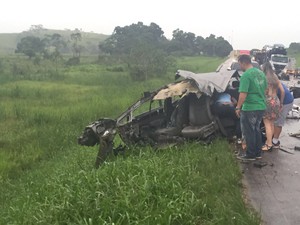 G Carro Fica Destru Do Em Acidente No Rj Motorista Morre E Crian A