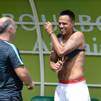 Treino diferente Tianjin Quanjian em Atibaia Luis Fabiano (Foto: Alexandre Vidal - FotoBR/ Divulgação) Treino diferente Tianjin Quanjian em Atibaia Luis Fabiano (Foto: Alexandre Vidal - FotoBR/ Divulgação)