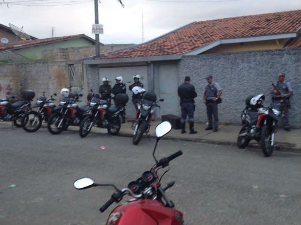 Adolescentes são detidos após agredir policiais em Taubaté (Foto: Luara Leimig/TV Vanguarda)