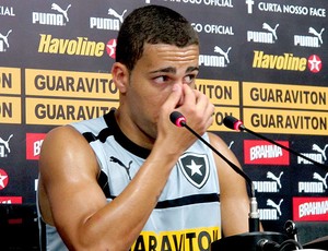 Gabriel na coletiva do Botafogo (Foto: Thales Soares / Globoesporte.com)