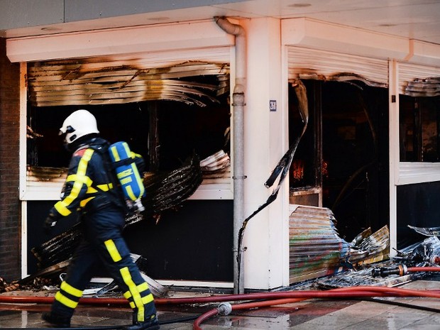 Incêndio em edifício na Holanda deixa mais de 40 feridos nesta sexta-feira (20) (Foto: Piroschka van de Wouw / AFP)